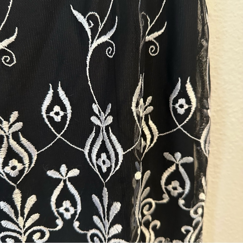 Black White Patterned Lace Mini Skirt - Picture 6 of 8